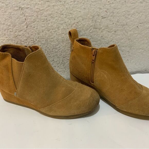 TOMS Youth Suede Wedge Booties size 1.5 - Picture 2 of 11